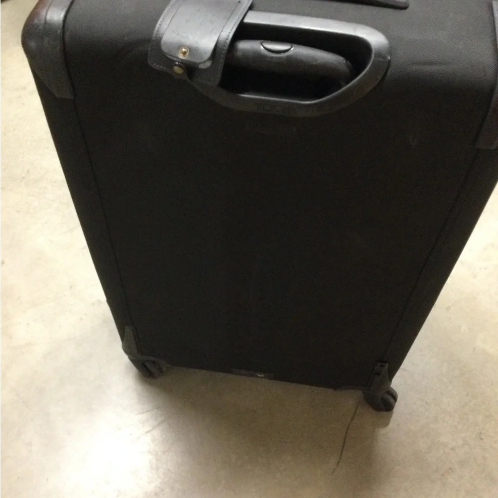 Classic Black Rolling Travel Suitcase - Unbranded